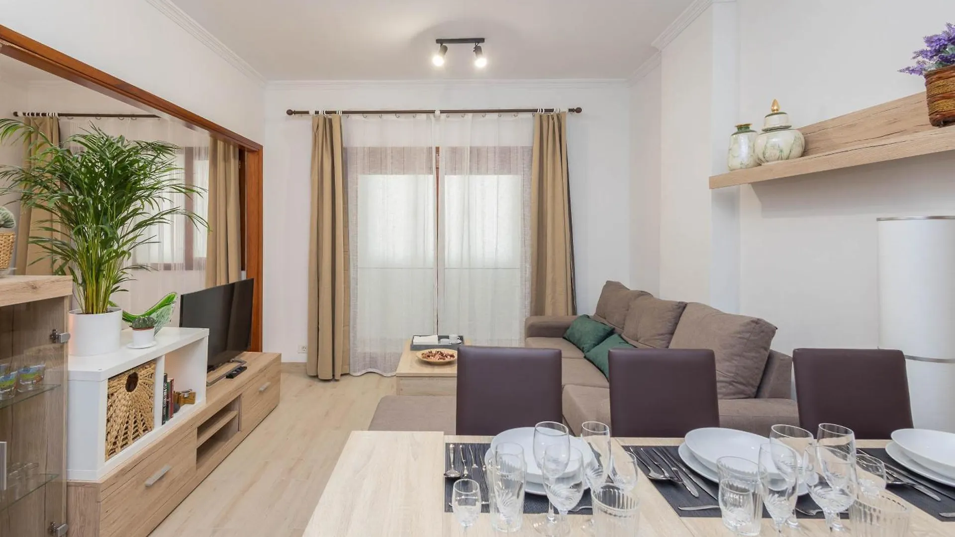 Cozy House Mesa Y Lopez-1Br & Courtyard Apartment Las Palmas de Gran Canaria