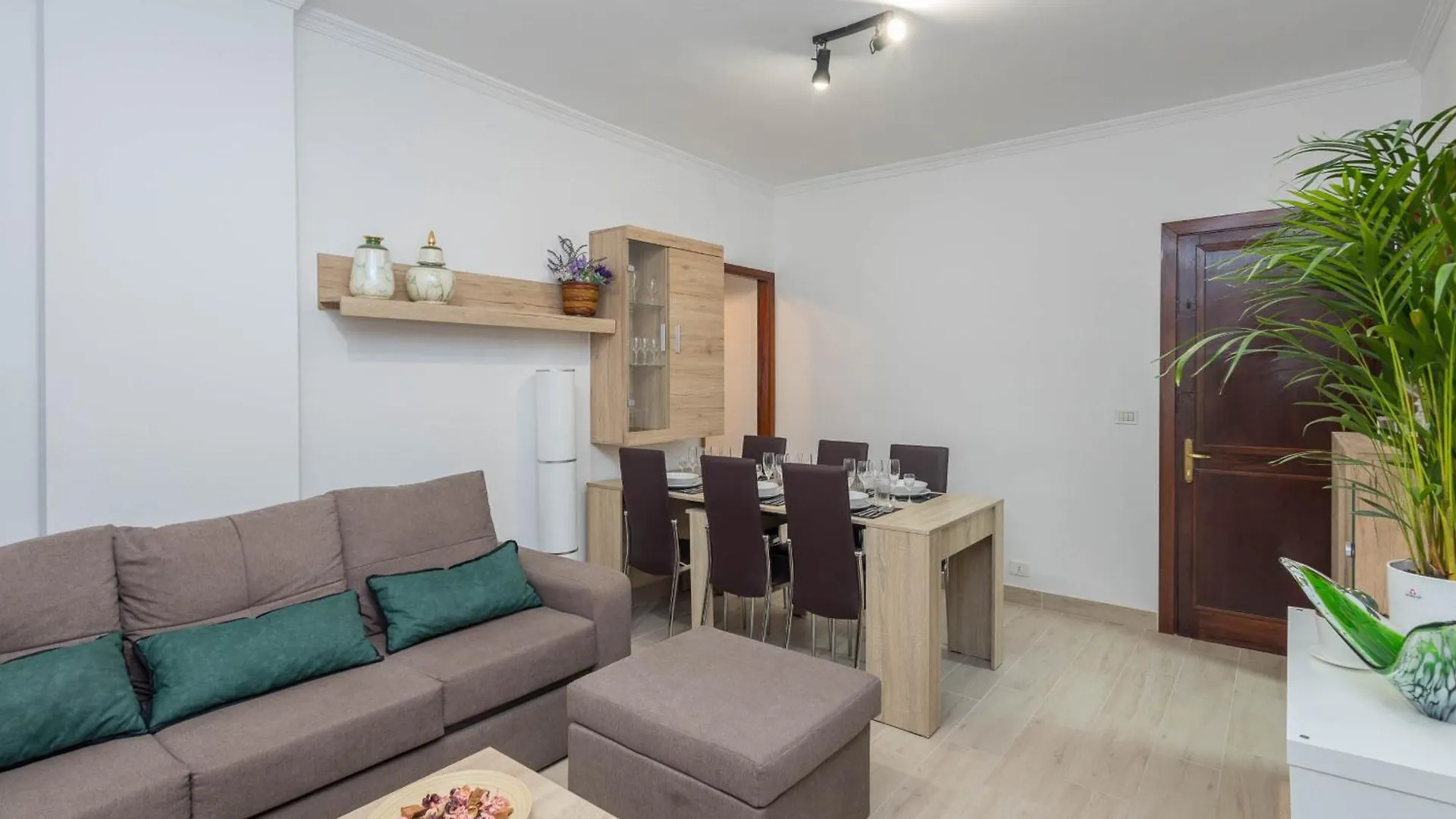 Cozy House Mesa Y Lopez-1Br & Courtyard Apartment Las Palmas de Gran Canaria Spain